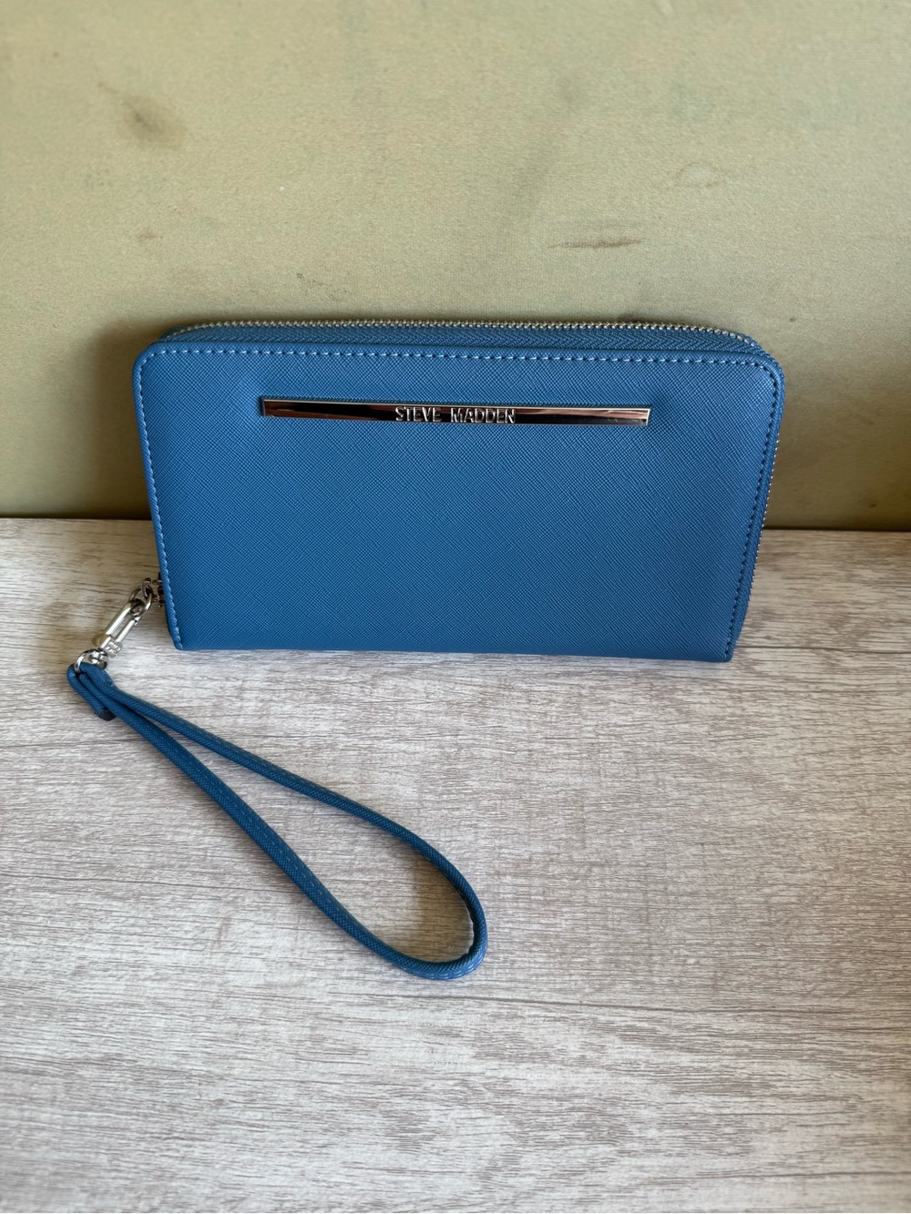 NWOT Steve Madden BZip-Web Zip Around Wallet / Wristlet - Blue Holds 9 Cards